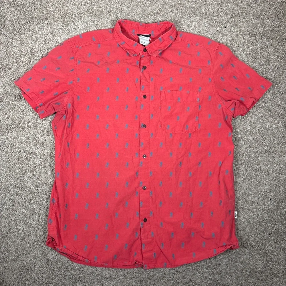 The North Face Men's Red Hiker Print Short Sleeve Button Up‎ Shirt Camp